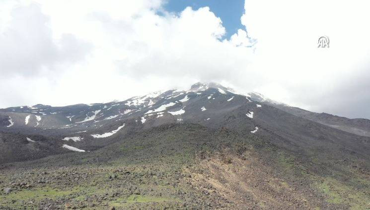 Ağrı Dağı’nda donarak ölen dağcıların cenazeleri indiriliyor - Resim: 24